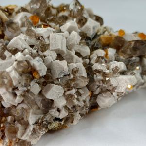 Spessartin-Füstkvarc-Ortoklász