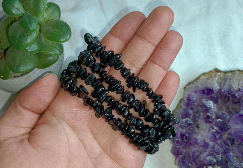 Fekete Turmalin szemcse karkötő