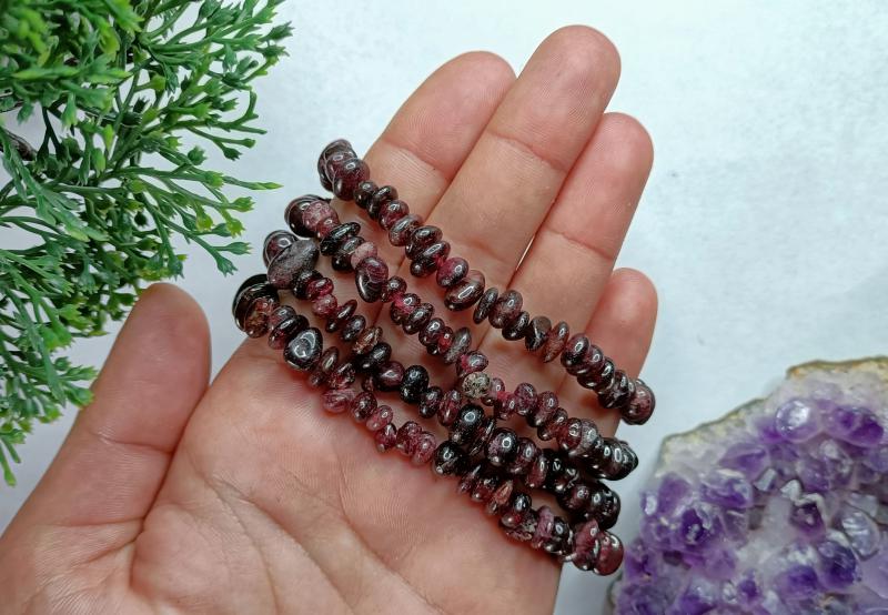 Gránát szemcse karkötő