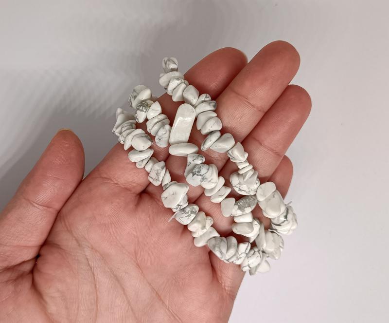 Howlit szemcse karkötő