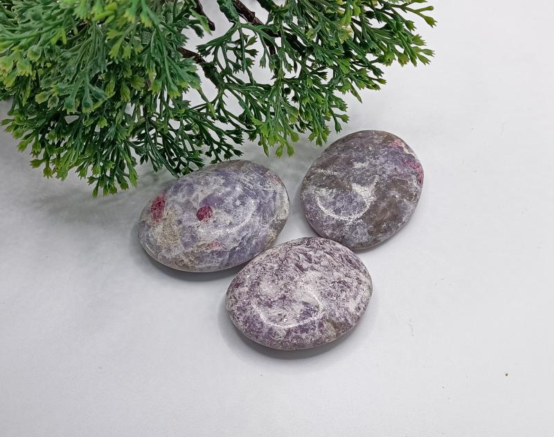 Lepidolit lapos marokkő