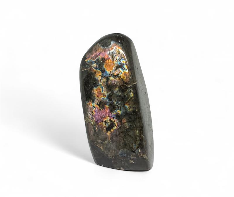 Lilás fényű Labradorit csiszolt forma