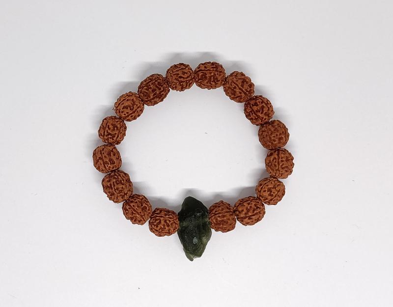 Moldavit-Rudraksha karkötő