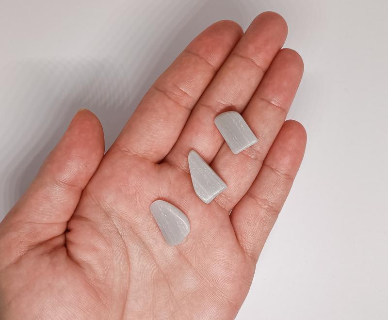 Nemesopál csiszolt marokkő