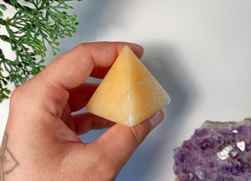 Sárga Kalcit piramis