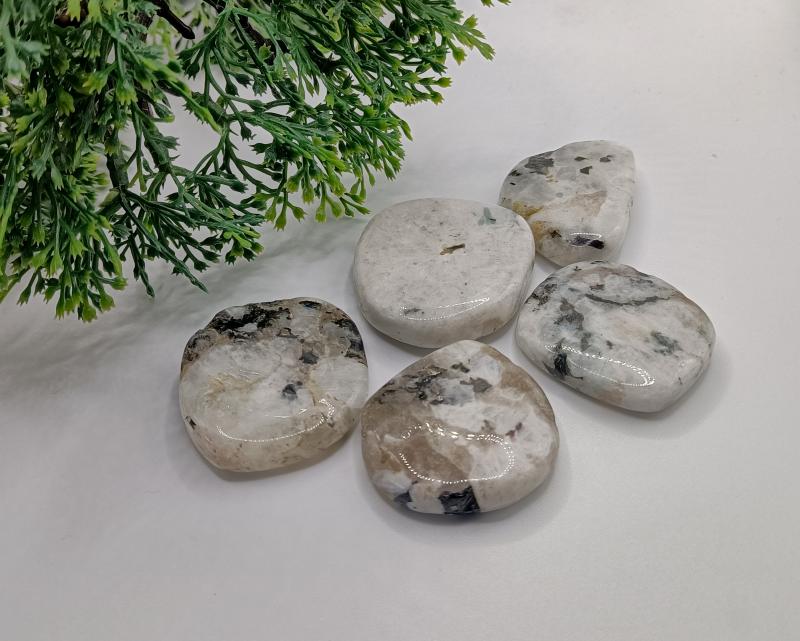 Szivárvány Holdkő/Fehér Labradorit lapos marokkő