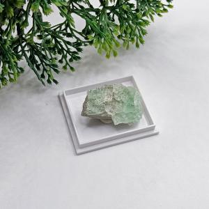 Fluorit zöld nyers dobozban