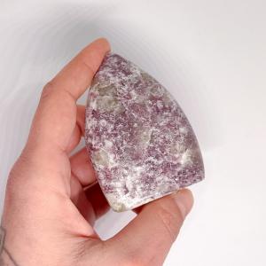 Lepidolit csiszolt forma