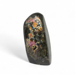 Lilás fényű Labradorit csiszolt forma