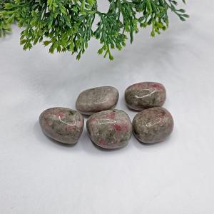 Thulit Földpátban marokkő