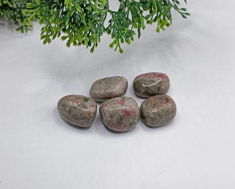 Thulit Földpátban marokkő