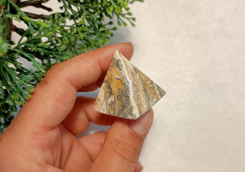 Zebra Kalcit piramis 1