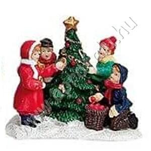 Gyerekek karácsonyfát díszítenek 7 cm