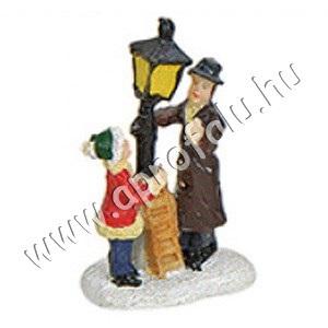 Férfi és gyerek a kandellábernél 5 cm