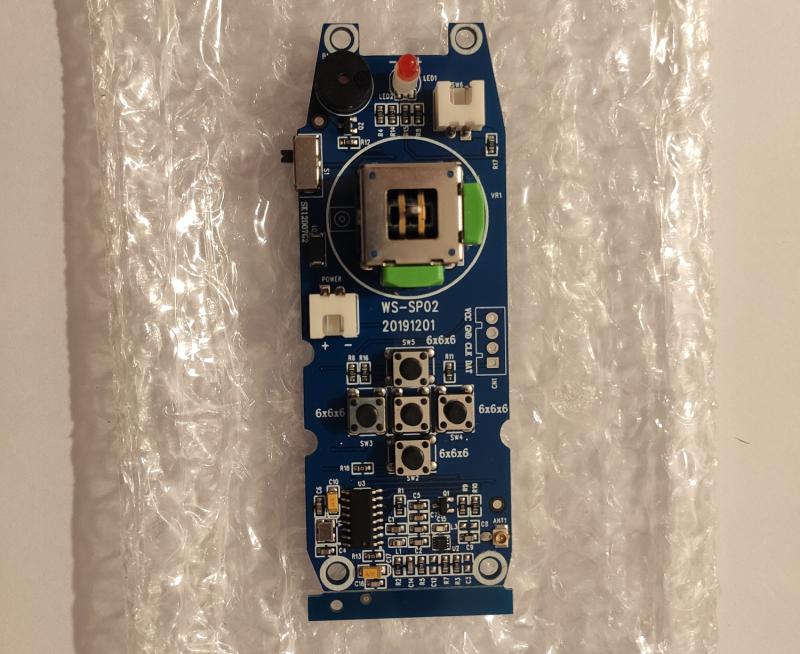 egykezes etetőhajó távirányító panel