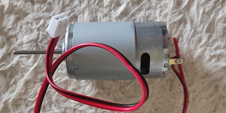 etetőhajó motor (hajótesten belülre)