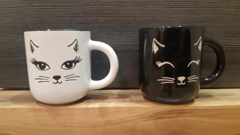 Cica mintás bögre, fehér vagy fekete