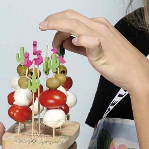 Aperitif étel kínáló fa vágódeszkával