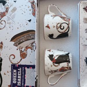 Cica mintás kávés csésze + alátét, díszdobozban