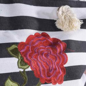Csíkos ( matróz ) táska hímzett rózsával, kötélpánttal, 2 féle színben