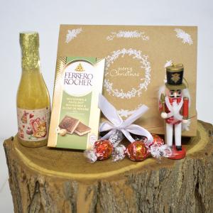 Karácsonyi ajándékbox diótörővel, tusfürdővel, csokoládéval