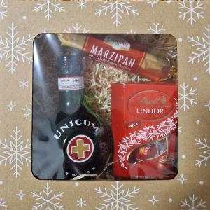 Karácsonyi Unicum ajándékbox marcipánkenyérrel