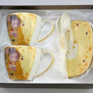 Klimt A Csók teás csésze + alátét 2 db díszdobozban