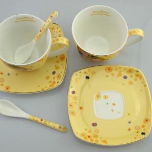 Klimt A Csók teás csésze + alátét 2 db díszdobozban