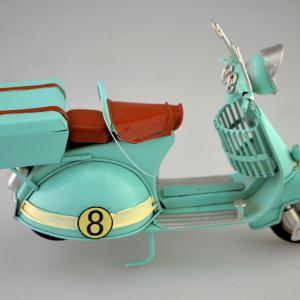 Vespa robogó makett, retro