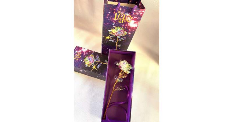 Fémhatású virágrózsa díszdobozban, 25 cm-es