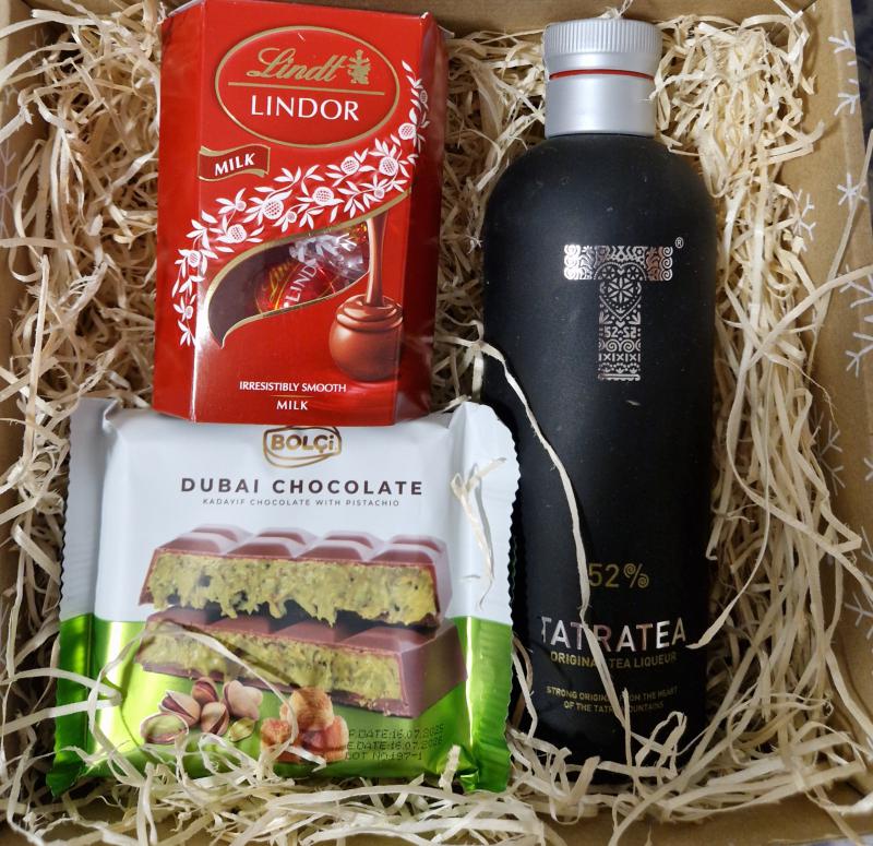 Karácsonyi Tatra teás ajándékbox Dubai csokoládéval
