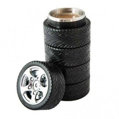 Kerék, gumis formájú termoszos bögre férfiaknak