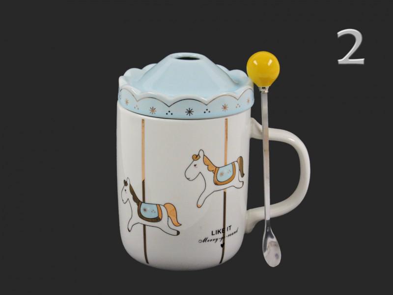 Körhintás bögre tetővel és kiskanállal, 3 féle színben