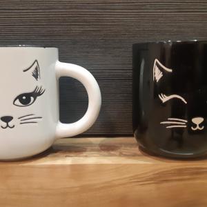 Cica mintás bögre, fehér vagy fekete