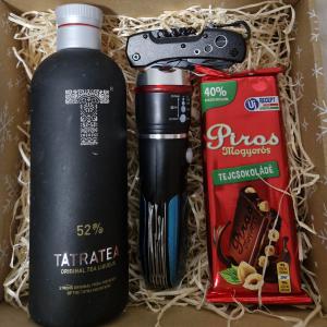 Karácsonyi ajándékbox Férfiaknak Tatra Teával és zsebkéssel