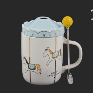 Körhintás bögre tetővel és kiskanállal, 3 féle színben