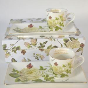 Tearózsa mintás kávés csésze + 2 db süteményes alátét díszdobozban