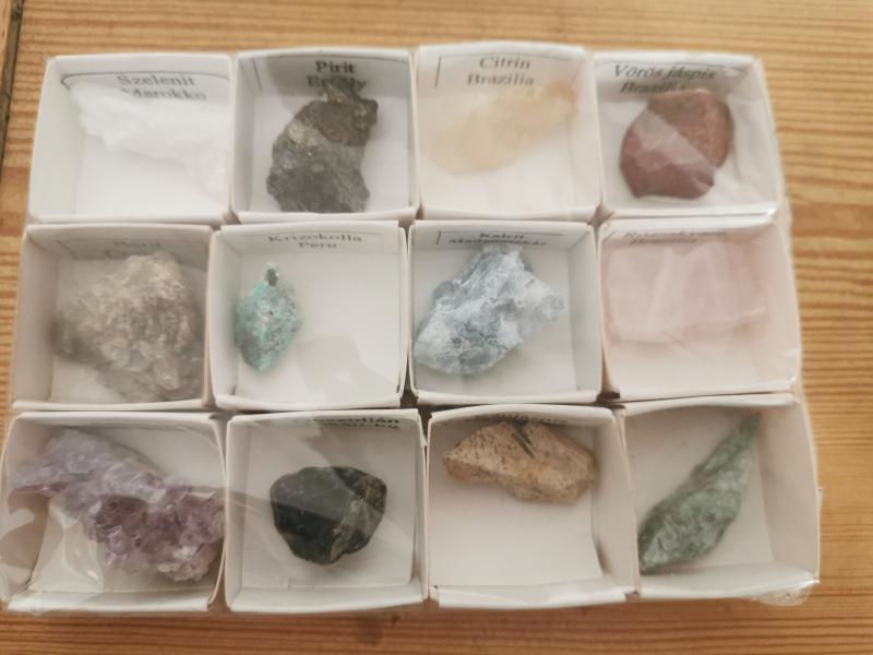 Ásványgyűjtemény 12 darabos