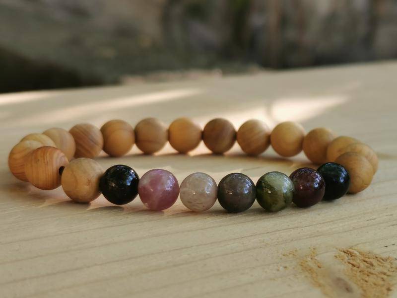 Turmalin szantálfa karkötő