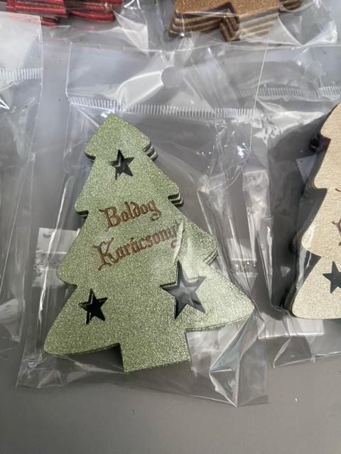 karácsonyi fa dekor fenyő 8*6 cm 4db / csomag