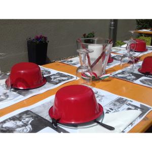 ZOMÁNCOZOTT TÁLALÓ BOGRÁCS 0,8 LITER PIROS