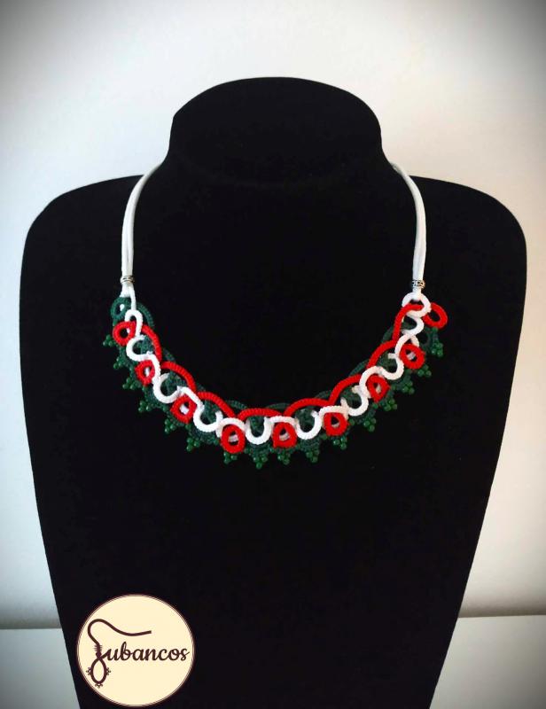 Fonódás nyakék nemzeti színeinkben