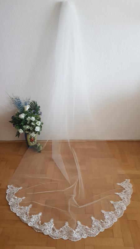 1 rétegű, csipkés szélű EKRÜ, 3 méteres menyasszonyi fátyol (92.2)