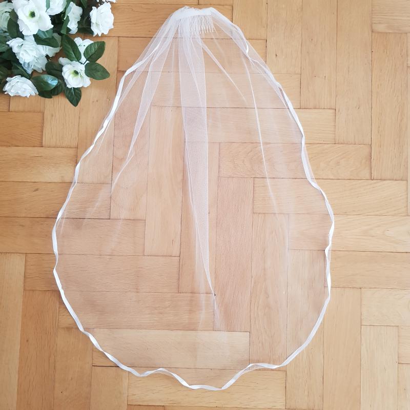 1 rétegű, hullámos szatén szélű, HÓFEHÉR menyasszonyi fátyol (16.1)