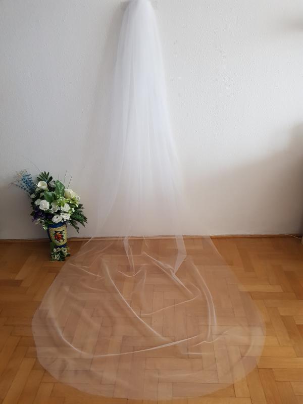 1 rétegű, szegetlen szélű, HÓFEHÉR, 2,5 méteres menyasszonyi fátyol (32.1)