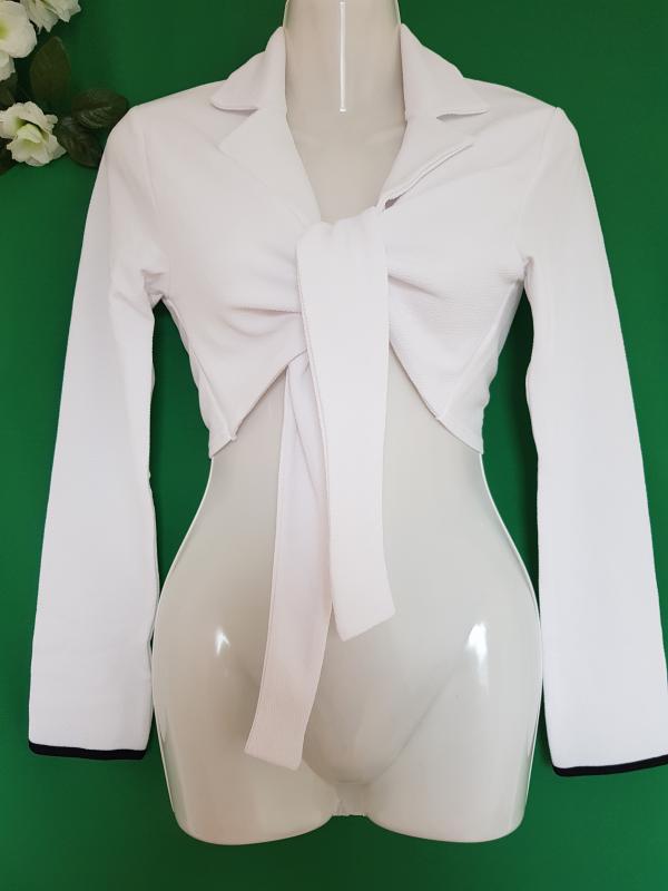 36-os/S-es hófehér színű, fekete szegélyes hosszú ujjú, megkötős boleró, félblézer