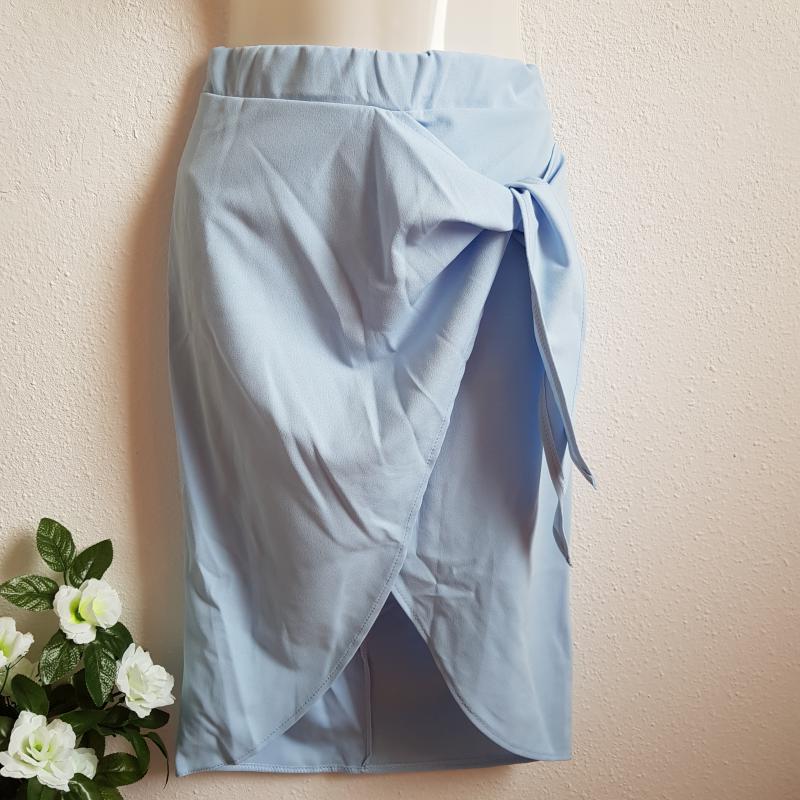 40-es/M-es égszínkék átlapolós, megkötős szoknya