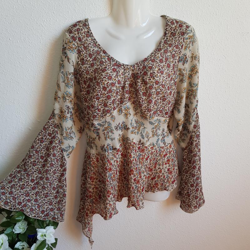 40-es/M-es virágos, fodros hosszú ujjú bohókás blúz, felső