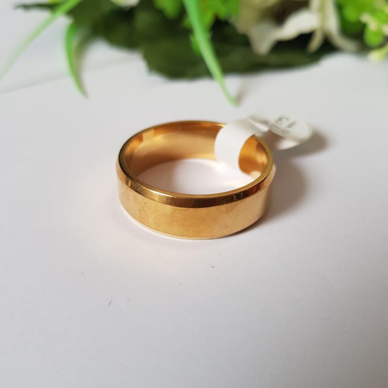 Aranyszínű, kerekített szélű karikagyűrű