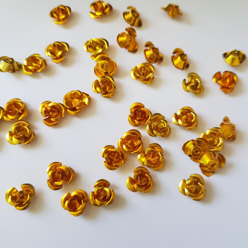 Aranyszínű miniatűr fém rózsa dísz, díszítő elem